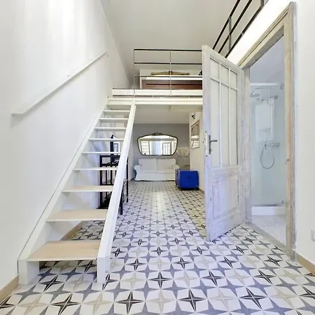 דירה Bright Flat With Wonderful Views In The Centre *