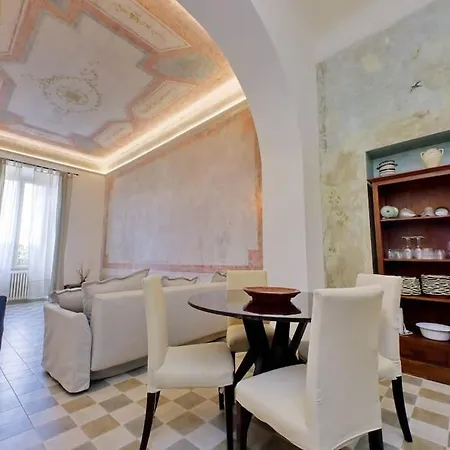 דירה Bright Flat With Wonderful Views In The Centre *