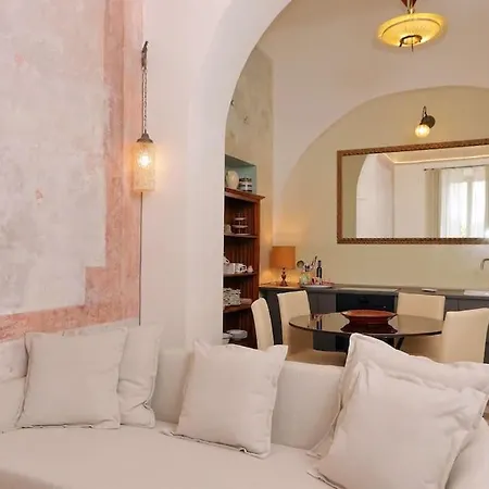 Bright Flat With Wonderful Views In The Centre רומא