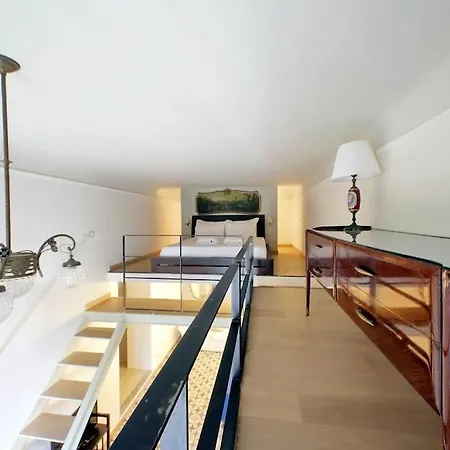 Bright Flat With Wonderful Views In The Centre דירה *