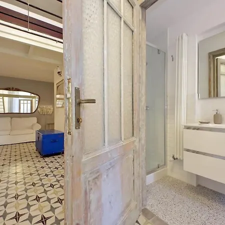 Apartment Bright Flat With Wonderful Views In The Centre