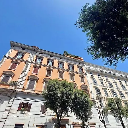 Bright Flat With Wonderful Views In The Centre *