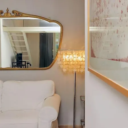 Bright Flat With Wonderful Views In The Centre *