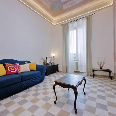 Bright Flat With Wonderful Views In The Centre