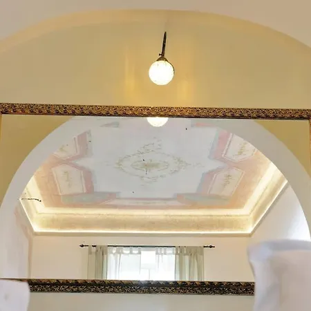 Apartman Bright Flat With Wonderful Views In The Centre Róma