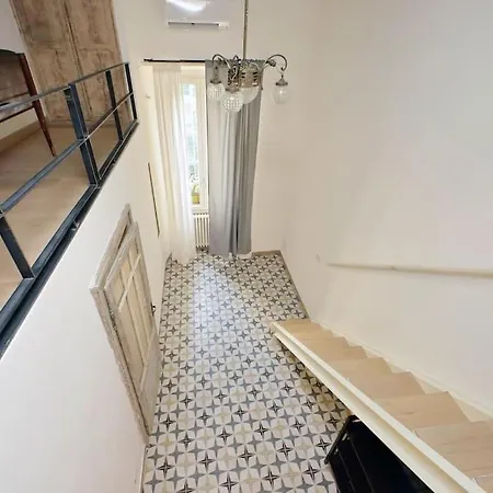 Bright Flat With Wonderful Views In The Centre *