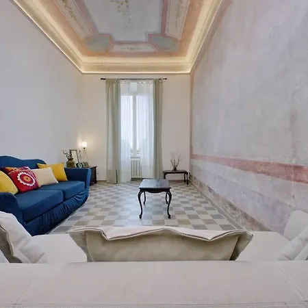 Bright Flat With Wonderful Views In The Centre *