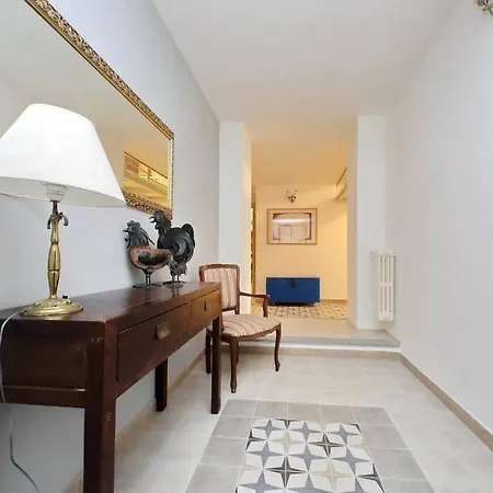 Bright Flat With Wonderful Views In The Centre Róma
